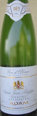Adamin järkevän hintainen (14,42 €) ja kehittynyt Riesling-viini asiantuntijoille